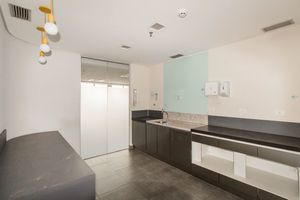Image 11 - 877490