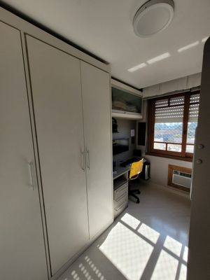 Image 9 - 877496