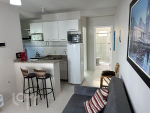 Image 11 - 877515