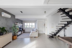 Image 6 - 877518
