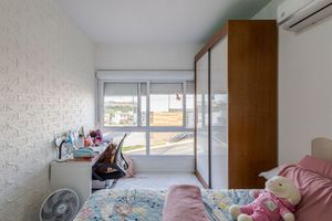 Image 26 - 877518