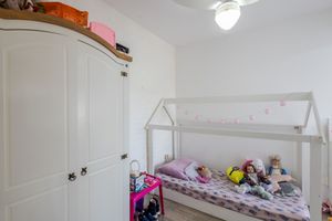 Image 19 - 877518