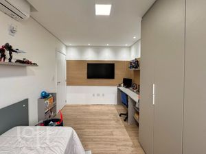Image 23 - 877525