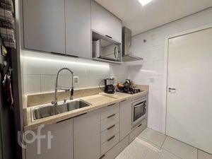 Image 16 - 877525