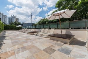Image 36 - 877526