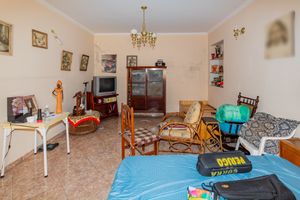 Image 17 - 877528