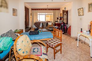 Image 19 - 877528