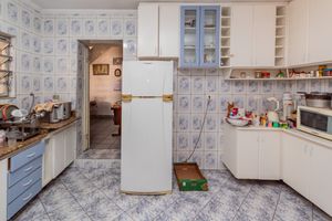 Image 24 - 877528