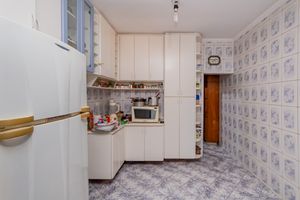 Image 23 - 877528