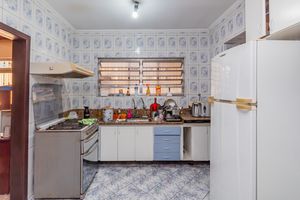 Image 21 - 877528