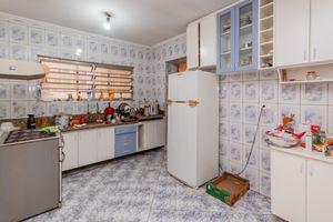 Image 22 - 877528
