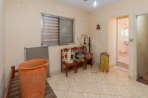 Image 34 - 877528