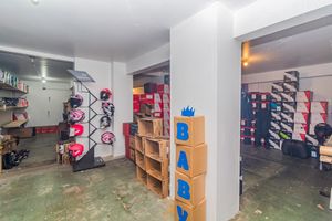 Image 12 - 877530