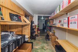 Image 13 - 877530