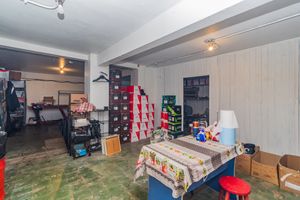 Image 14 - 877530