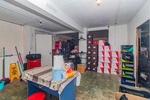 Image 15 - 877530