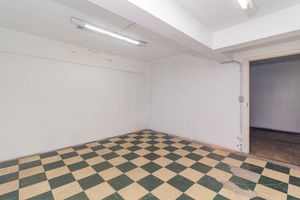 Image 31 - 877530