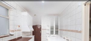 Image 17 - 877531
