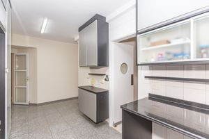 Image 35 - 877532