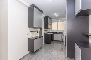Image 37 - 877532