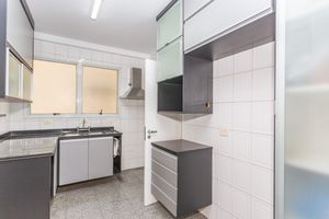 Image 38 - 877532