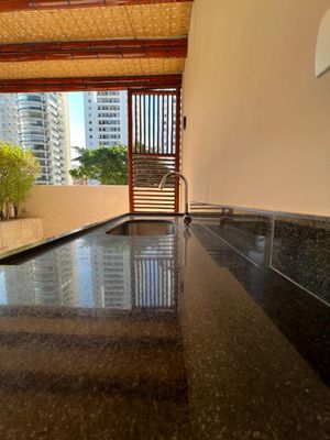 Image 6 - 877532