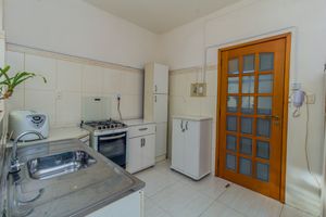 Image 9 - 877535