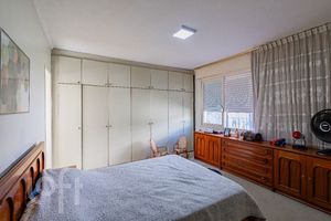 Image 4 - 877541