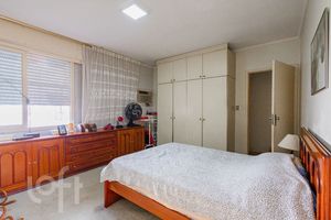 Image 1 - 877541