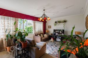 Image 11 - 877541