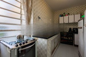 Image 19 - 877541