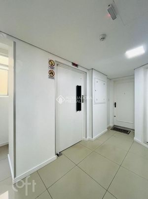 Image 19 - 877543