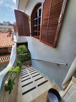 Image 17 - 877550