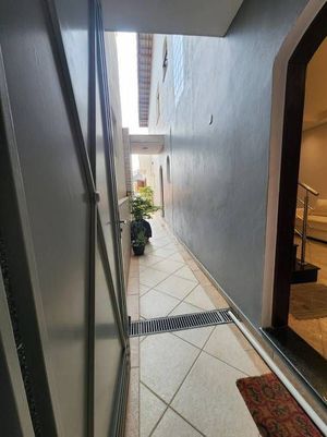 Image 14 - 877550