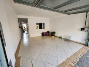 Image 11 - 877550