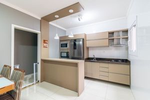 Image 9 - 877552
