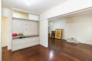 Image 4 - 877556