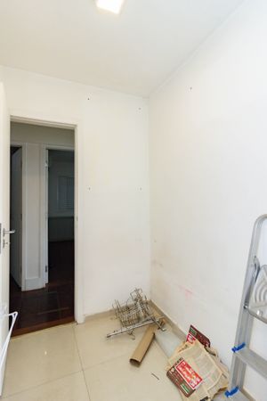 Image 18 - 877556