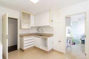Image 19 - 877556