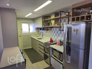 Image 10 - 877557