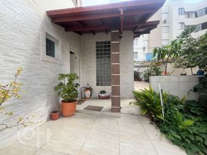 Image 17 - 877559