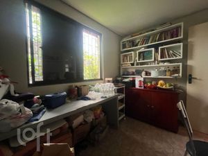 Image 11 - 877559