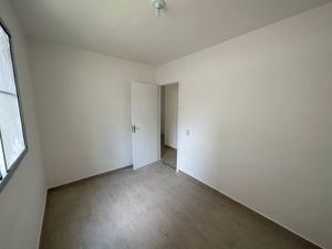 Image 8 - 877563