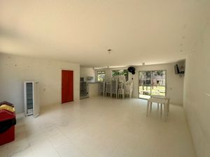 Image 11 - 877563