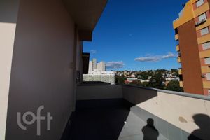 Image 18 - 877570
