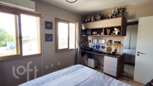 Image 10 - 877572
