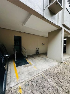 Image 32 - 877573