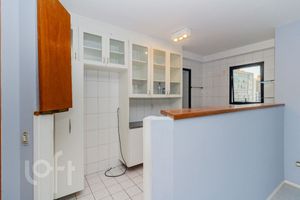 Image 19 - 877574