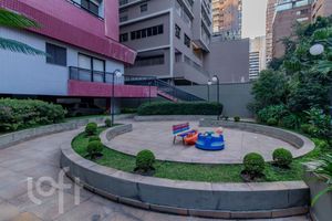 Image 31 - 877574