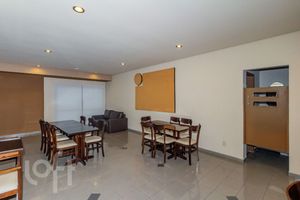 Image 29 - 877574